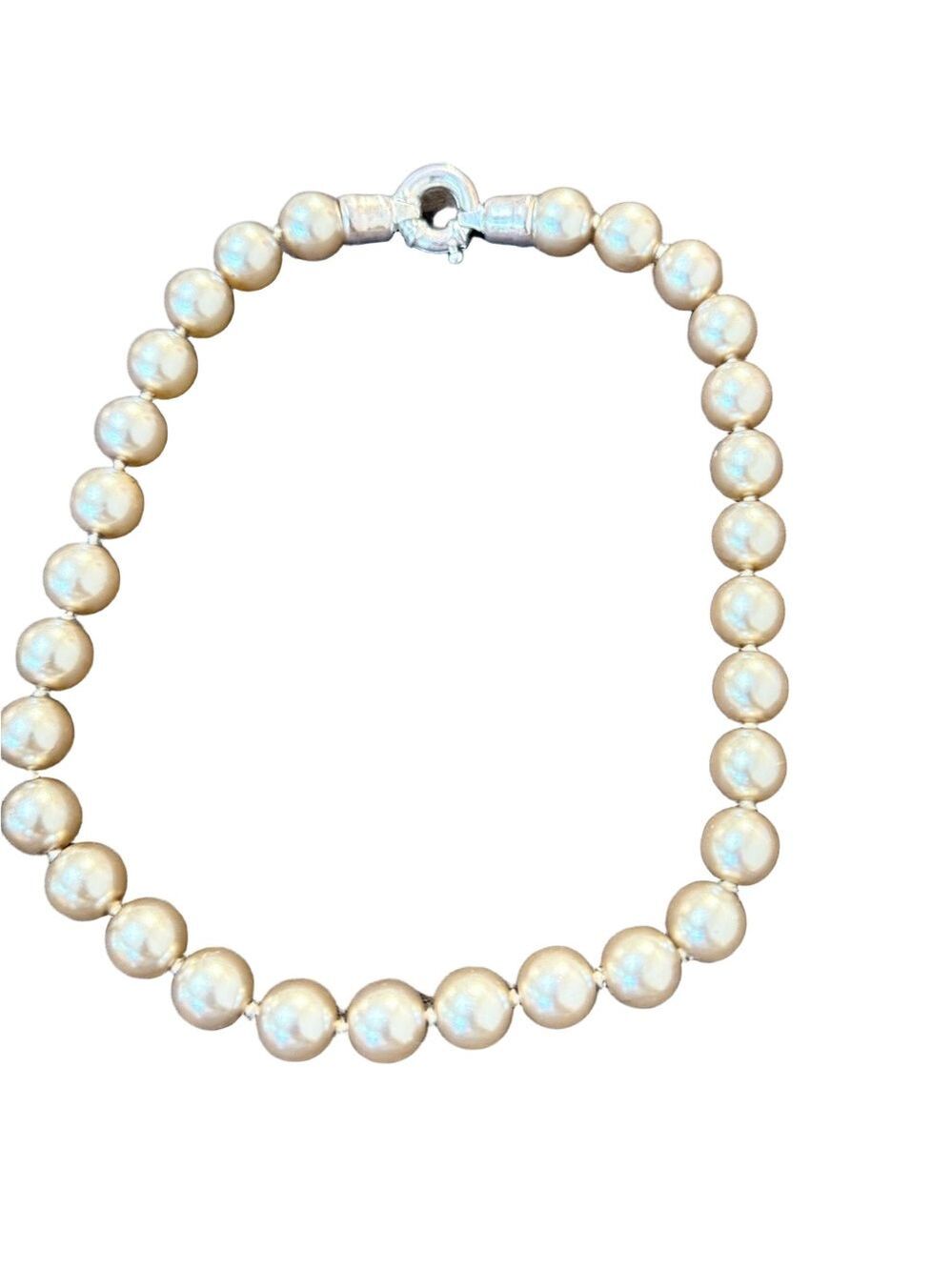 Elegant Faux Pearl Necklace
